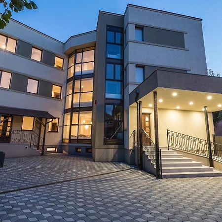 Pensiunea Select Central Târgu-Mureş エクステリア 写真