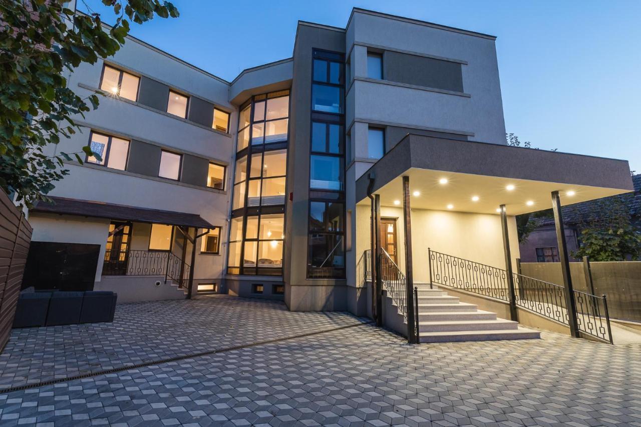 Pensiunea Select Central Târgu-Mureş エクステリア 写真